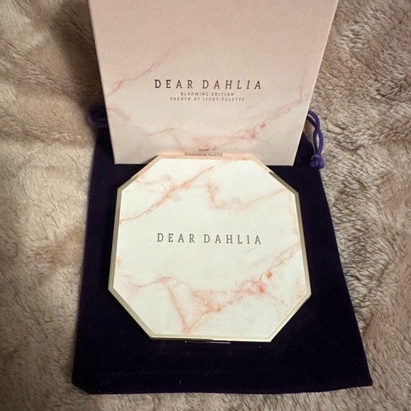 Dear Dahlia Eyeshadow Palette Blooming Edition - Picture 3 of 3